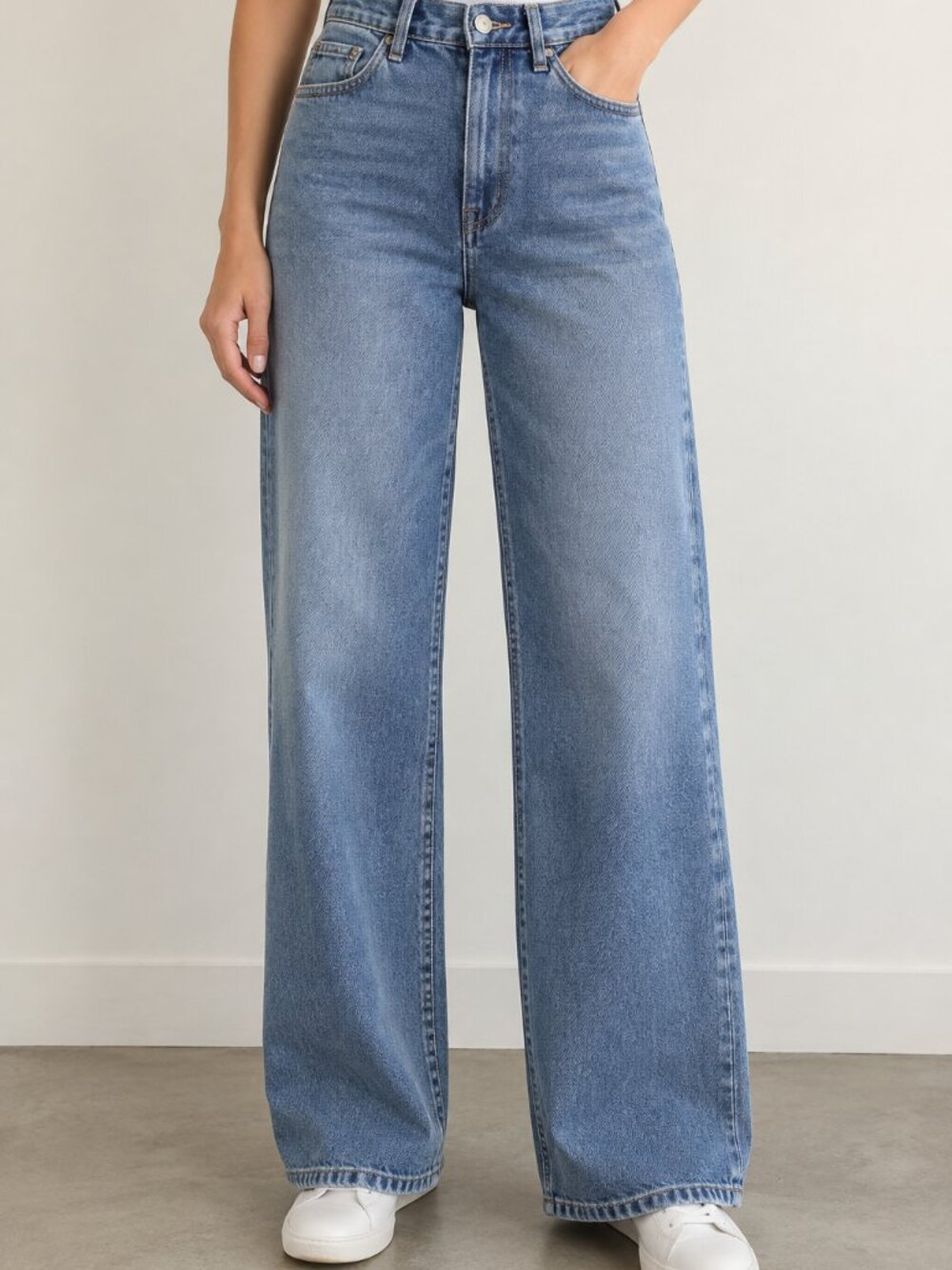 Abercrombie & Fitch High Rise Wide Leg Jeans – Medium Blue – Size 28 / 6 Long